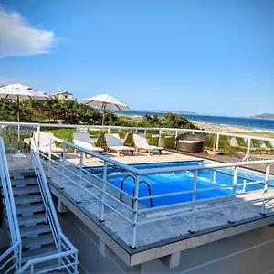  Quarto em Acomodações Particulares Solar Beach House Praia Brasil